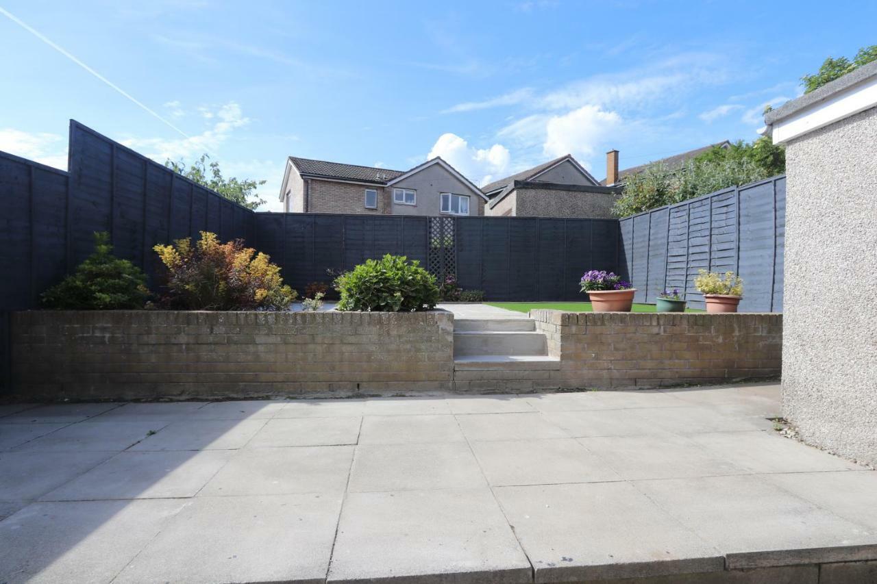Dunfermline - Luxury 3 Bedroom 2 Bathroom Detached House With Garden Bagian luar foto