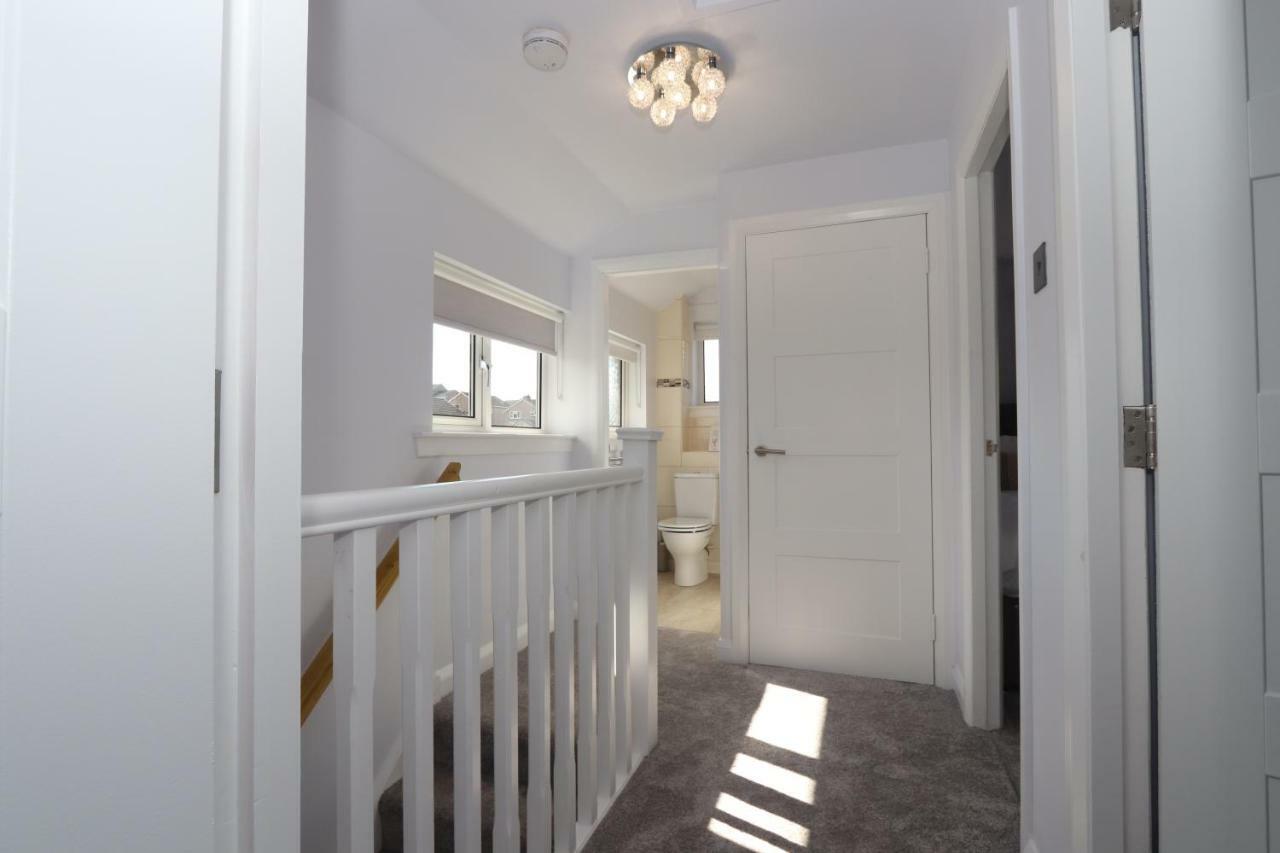 Dunfermline - Luxury 3 Bedroom 2 Bathroom Detached House With Garden Bagian luar foto