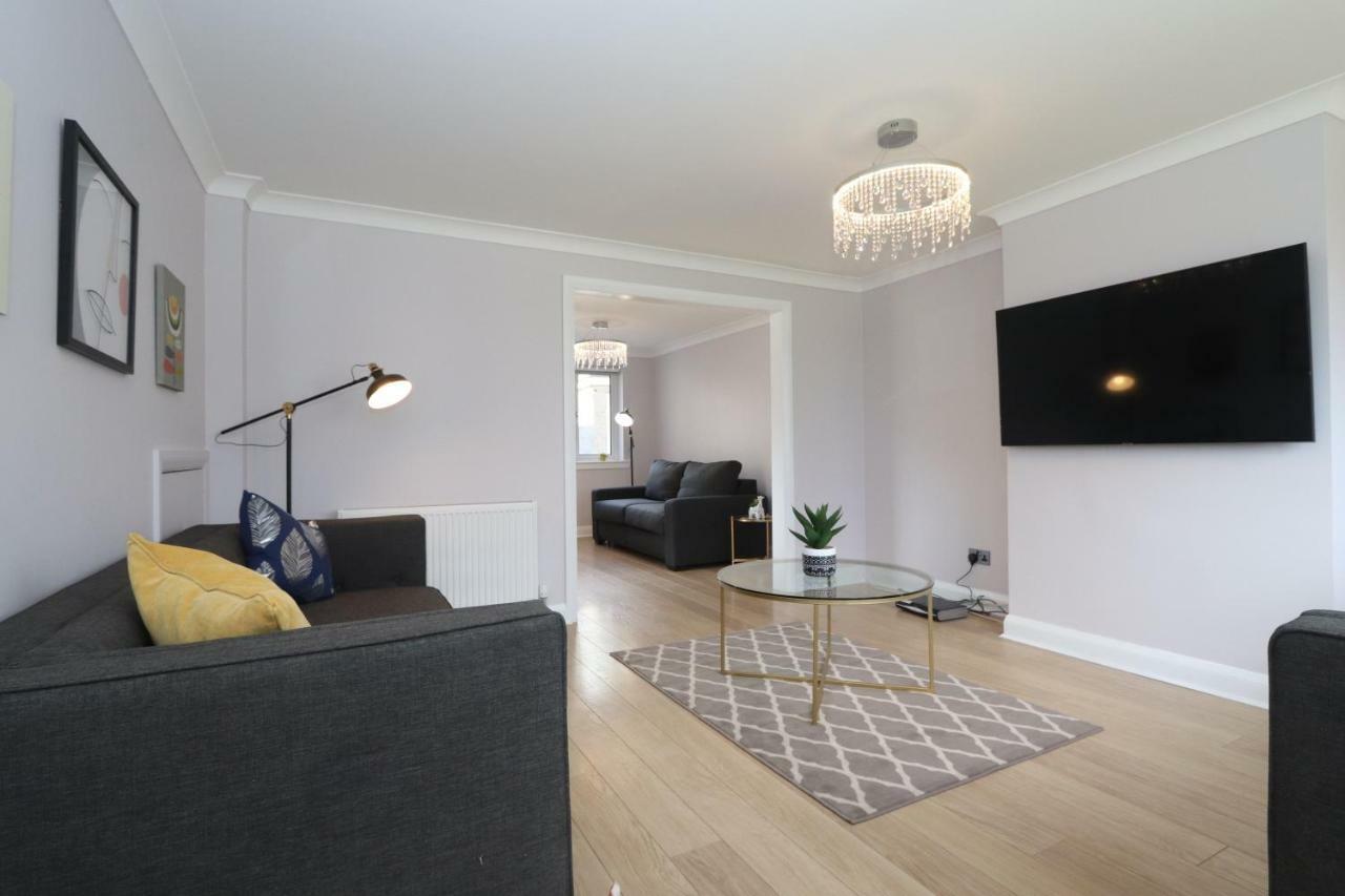 Dunfermline - Luxury 3 Bedroom 2 Bathroom Detached House With Garden Bagian luar foto