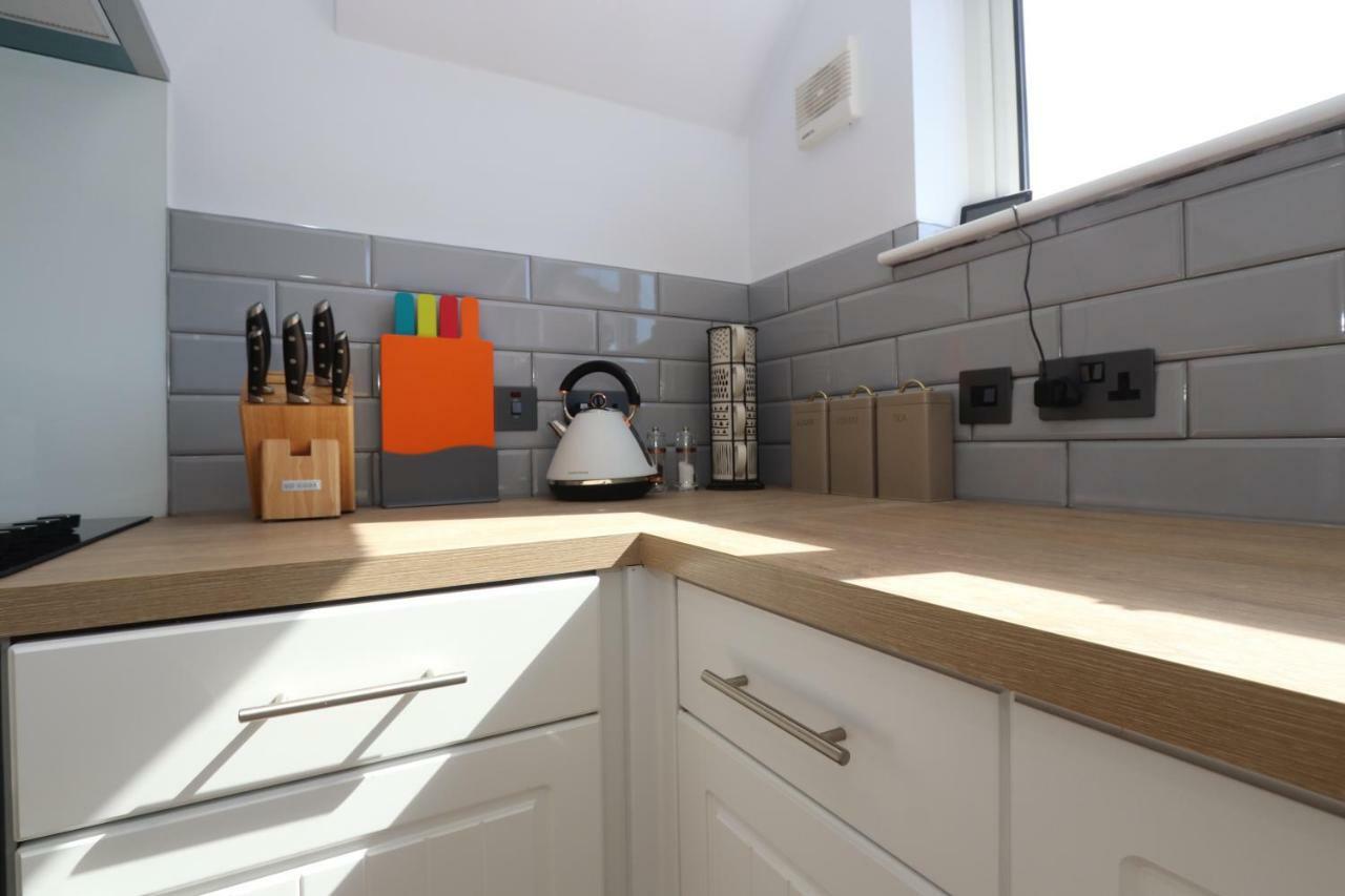 Dunfermline - Luxury 3 Bedroom 2 Bathroom Detached House With Garden Bagian luar foto