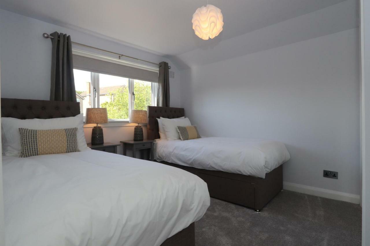 Dunfermline - Luxury 3 Bedroom 2 Bathroom Detached House With Garden Bagian luar foto